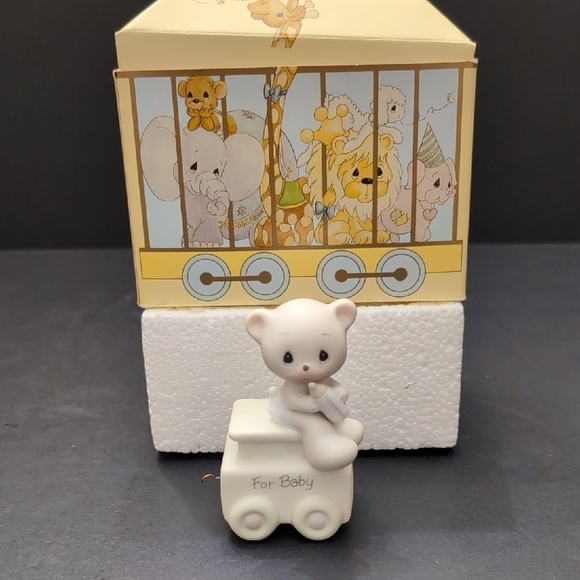 VGT, Precious Moments May Your Birthday Be Warm Ceramic Baby Bear. - Picture 1 of 7